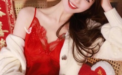 男人边吃奶边挵进去呻吟的说说